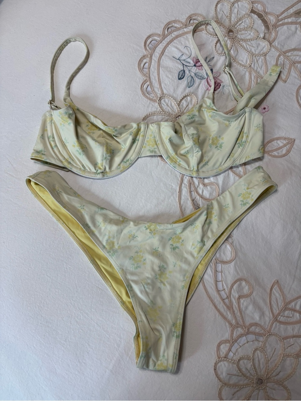 FRANKIE’S BIKINIS x GIGI HADID Floral Bikini Set